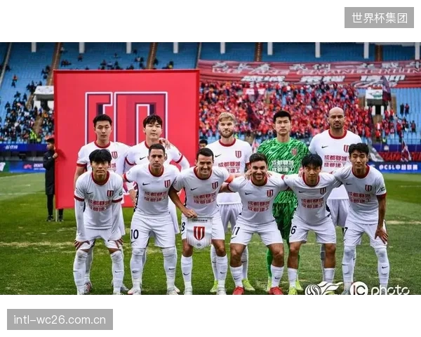 成都蓉城投资本土年轻前锋拜合拉木,为其锋线储备了未来的重要力量。 成都蓉城投资本土年轻前锋拜合拉木,为其锋线储备了未来的重要力量。